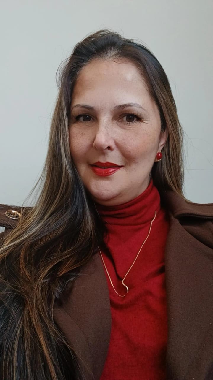 Retrato da Dra. Andrea, especialista em direito previdenciário